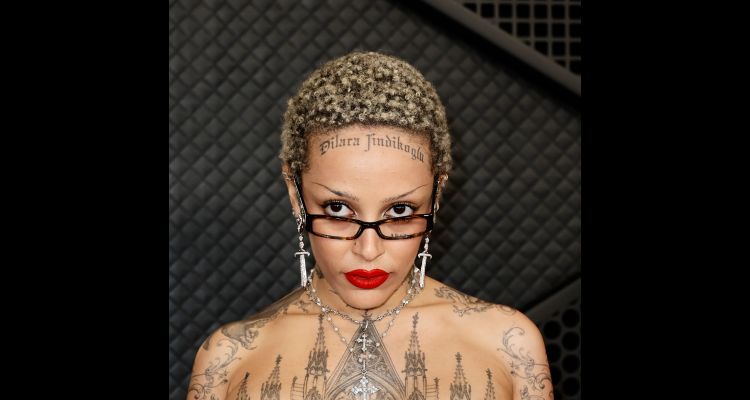 Doja Cat Türk Modacının İsmini Alnına Yazdırdı!