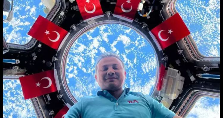 Türkiye'nin İlk Astronotu Alper Gezeravcı, Mikro Yer Çekimi Deneyini Videoda Paylaştı
