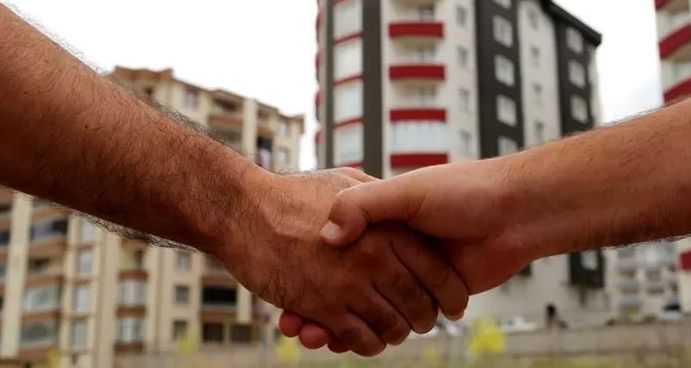 Konut Satışları 9 Aydır Geriliyor! İstanbul ve İzmir'de Fiyatlar Düşüşleri Rekor Seviyelerde