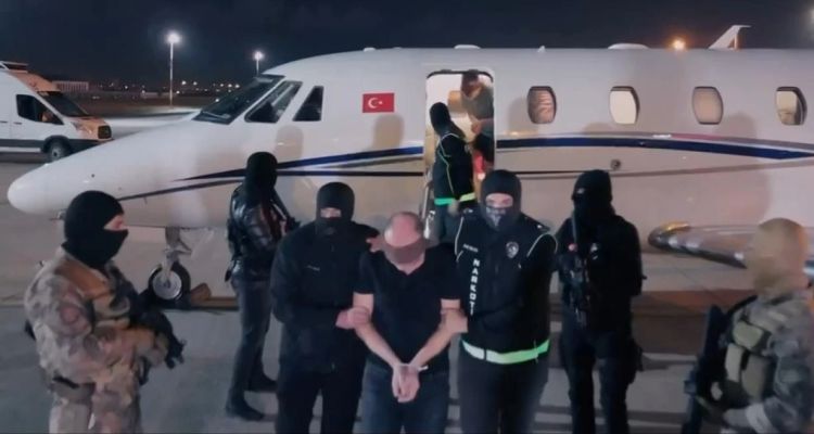 Abdullah Alp Üstün Kimdir? Hasan Lala İle İade Edildiler