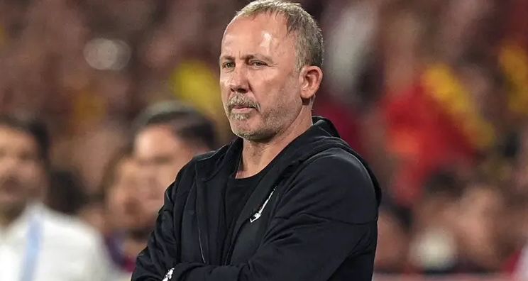 Sergen Yalçın Gece Görüntülendi: İki Kadın Dikkat Çekti