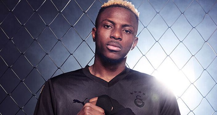 Dikkat Çeken Tasarım: Galatasaray Siyah Forma Görücüye Çıktı