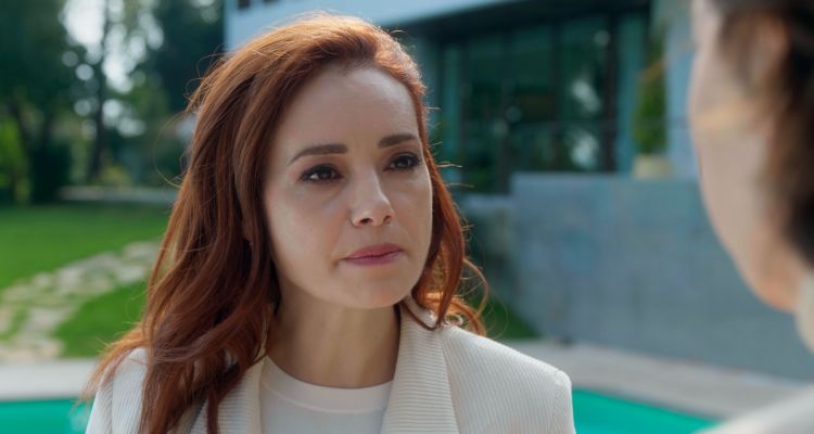 Özgü Namal Çocuklarıyla Trafik Kazası Geçirdi