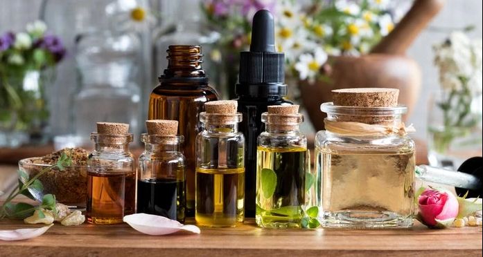 Doğal Yağlarla Saç Bakımı: Şampuana Ekleyebileceğiniz 5 Mucize Yağ