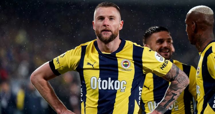Fenerbahçe Transferde Hızlandı: Yeni İsimler İstanbul Yolunda!
