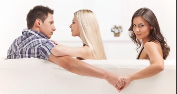 Kız Arkadaşının Otel Masrafını Karşıladı, Odada Başka Biriyle Yakaladı