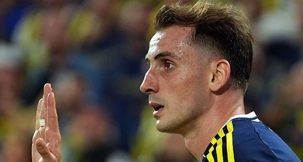 İnsana Benzeyen Robot, Kerem Aktürkoğlu Forması İle Gezdi