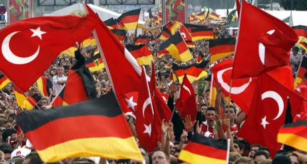 Binlerce Türk, Almanya'yı Gönüllü Olarak Terk Etti