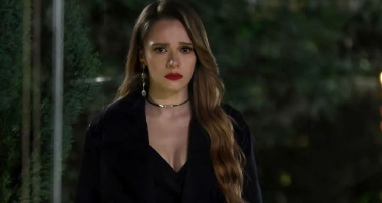 Bize Bi'şey Olmaz Sahnelerinde Miray Daner Fiziği İle Dikkat Çekti