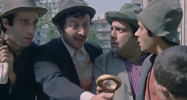 "Köyden İndim Şehire" Filminin Devamı Geliyor! Yeniden Uyarlanıyor!