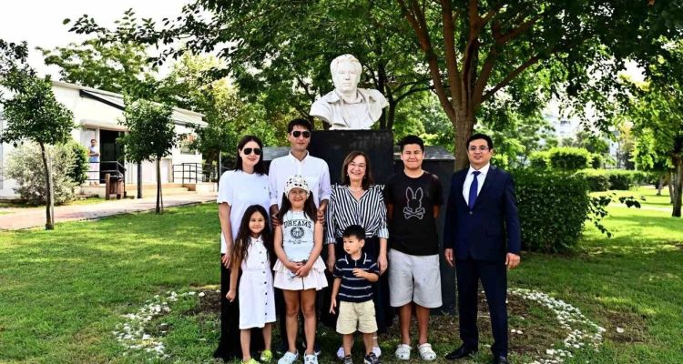 Cengiz Aytmatov'un Yayımlanmamış Eserleri Antalya'daki Kütüphane'de