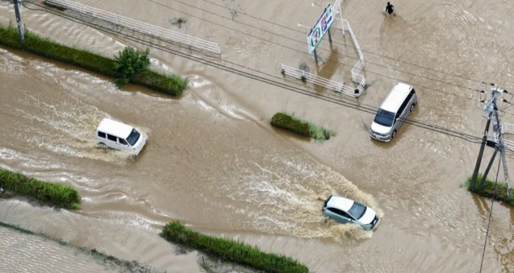 Japonya'da Şiddetli Yağışlar Can Aldı! 13 Ölü, 1 Kayıp